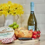 Salvin House, A Luxurious Family Perfect For A Relaxing Break Holiday home