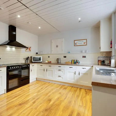 Salvin House, A Luxurious Family Perfect For A Relaxing Break